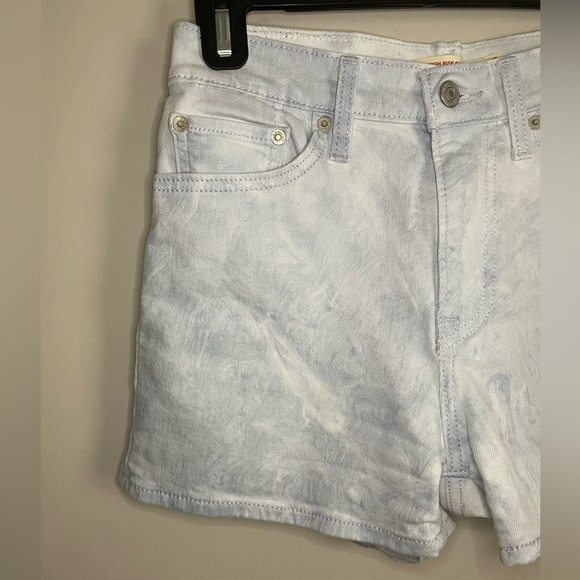 Levi’s High Rise Acid Wash Denim Shorts - Picture 4 of 5